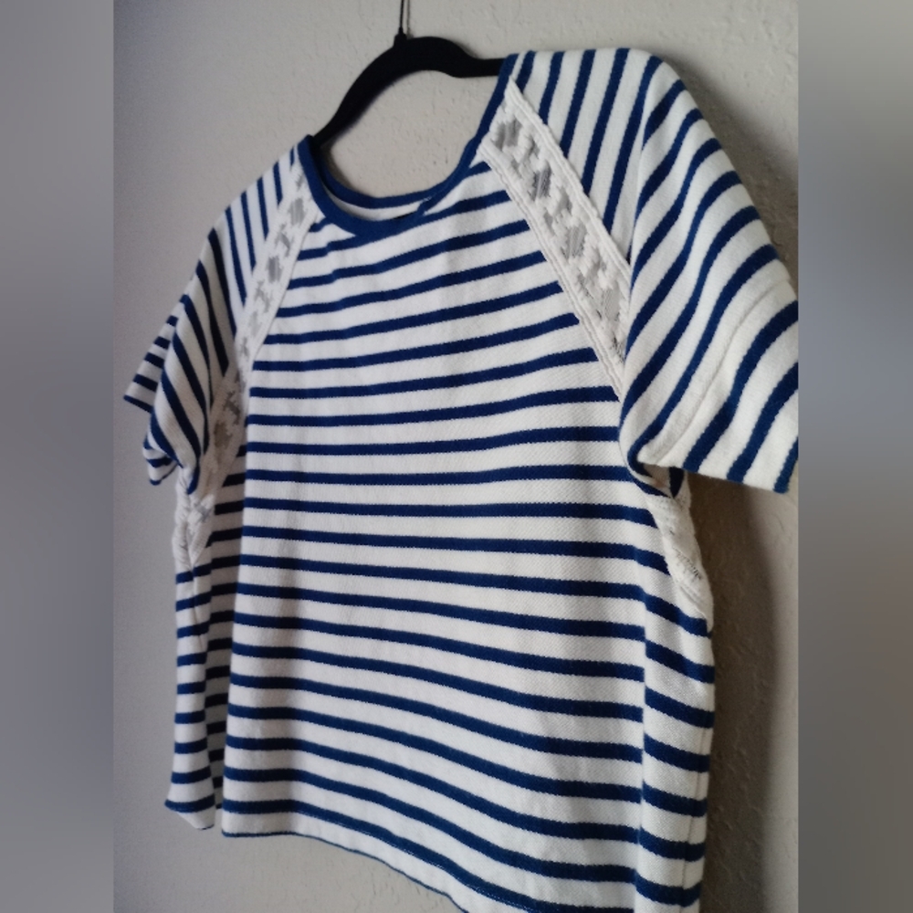 Old Navy Women's Blue and White Striped Top Size M - Picture 2 of 9